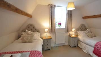 Cottage | 2 bedrooms, individually decorated, individually furnished, free WiFi