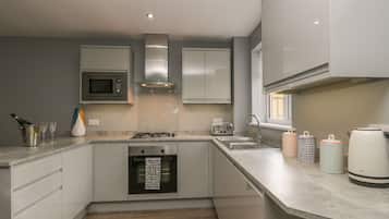 Casa de campo | Cozinha privada | Micro-ondas, cooktop, lava-louças, cadeirão de bebê