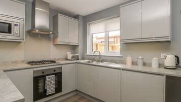 Casa de campo | Cozinha privada | Micro-ondas, cooktop, lava-louças, cadeirão de bebê