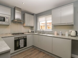 Casa de campo | Cozinha privada | Micro-ondas, cooktop, lava-louças, cadeirão de bebê