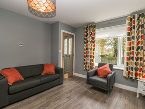 Cottage | Living area | TV, DVD player