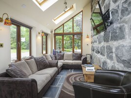 Cottage | Living room | DVD player, table tennis