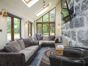 Cottage | Living room | DVD player, table tennis - Tyddyn Morthwyl (Criccieth)