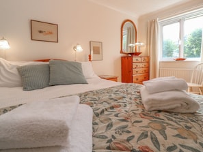 Cottage | 3 bedrooms, individually decorated, individually furnished, free WiFi - Phenests (Falmouth)