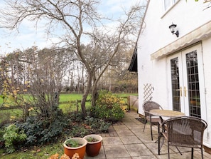 Cottage | Outdoor dining