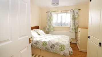 Cottage | 3 bedrooms, WiFi (free), individually decorated, individually furnished