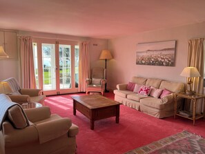Cottage | Living area