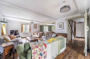 Cottage | Living area - Spring Park Farmhouse (Launceston)
