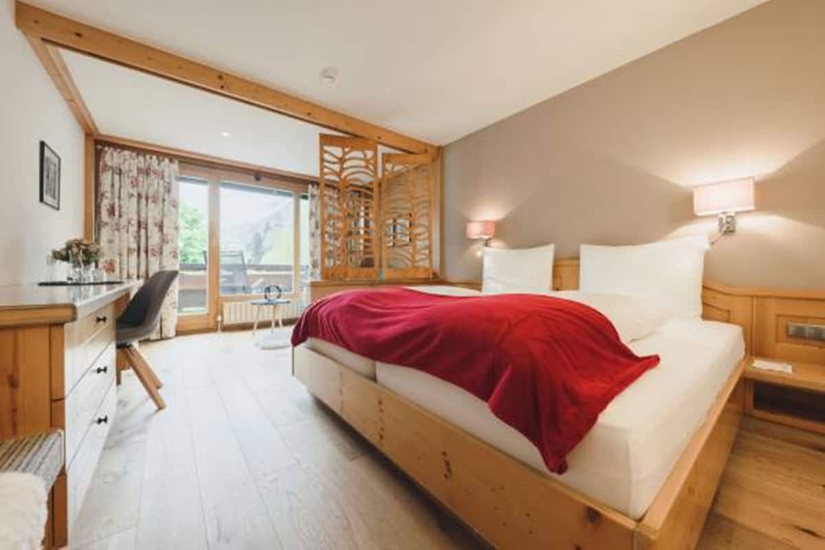 Literie hypoallergénique, minibar, coffres-forts dans les chambres