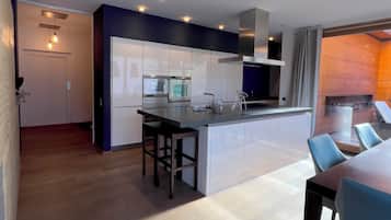 Smart TV, Netflix, mesa de ping pong, juguetes