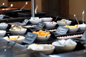 每日供應吃到飽早餐 (每人 EUR32)