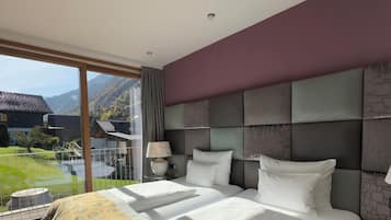 Penthouse | Hypo-allergenic bedding, minibar, in-room safe, desk