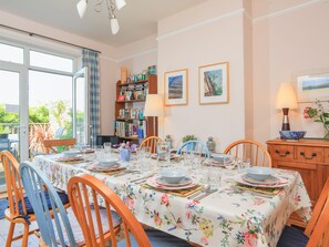 Ferienhaus | Eigene Küche | Mikrowelle, Herdplatte, Geschirrspüler, Kochgeschirr/Geschirr/Besteck