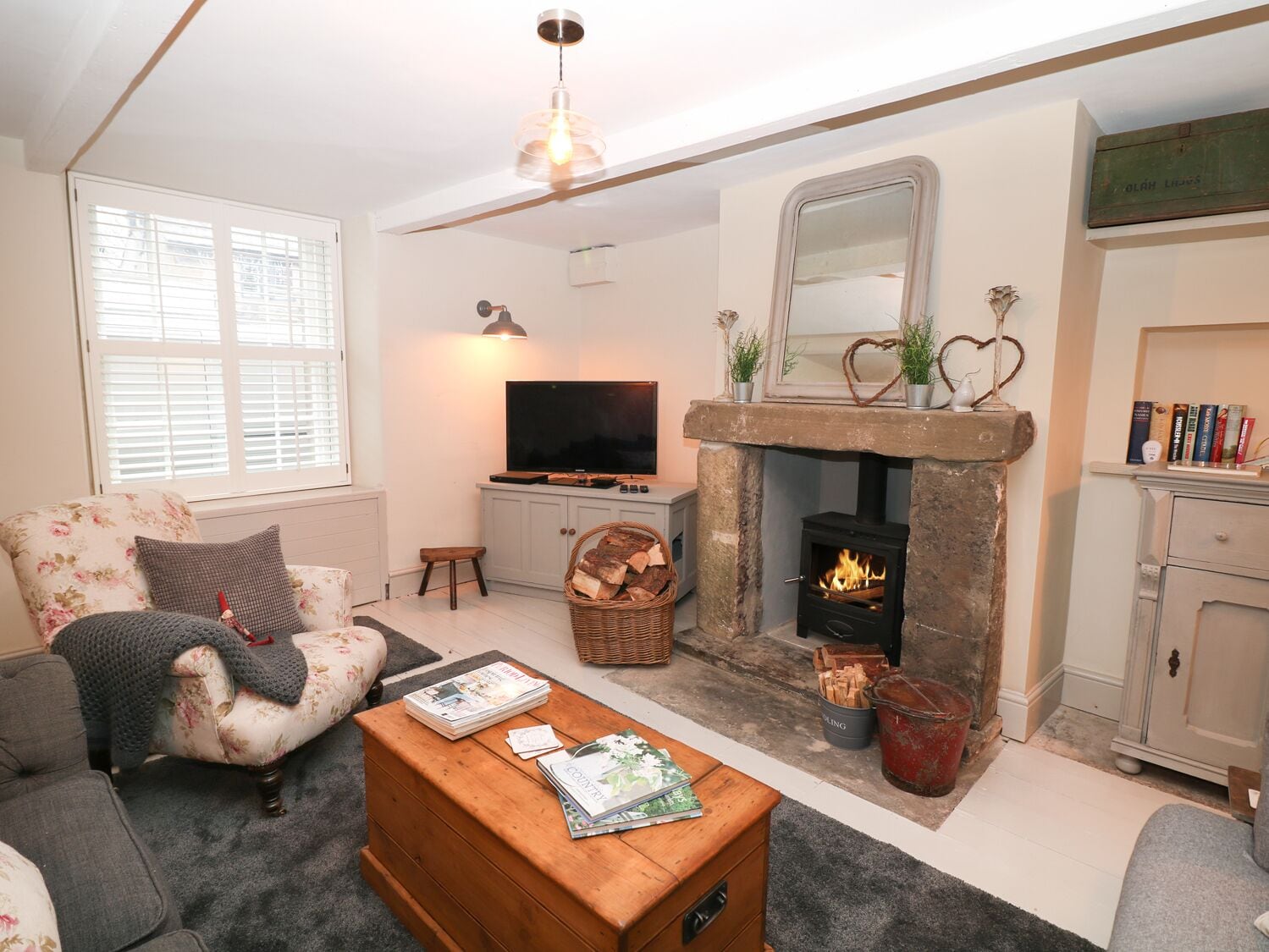 Cottage | Living room | TV