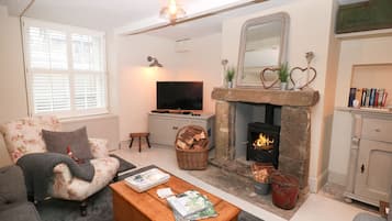 Cottage | Living room | TV