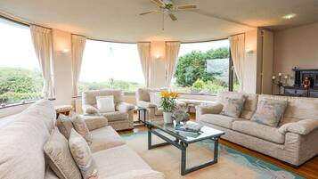 Cottage | Interior