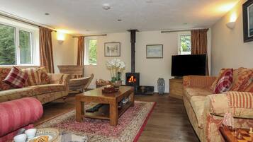 Cottage | Living area | Flat-screen TV