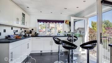 Cottage | Private kitchen | Stovetop, dishwasher, highchair, cookware/dishes/utensils