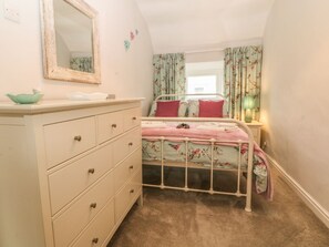 Cottage | 2 bedrooms, individually decorated, individually furnished, free WiFi