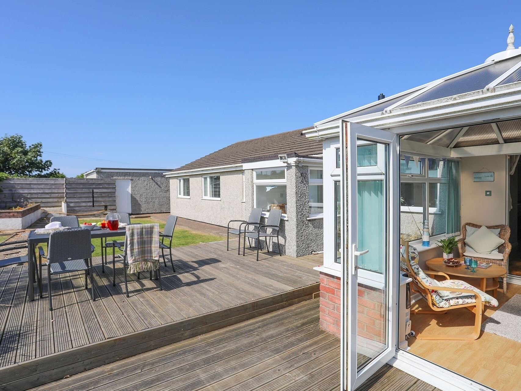 平房 | 住宿正面