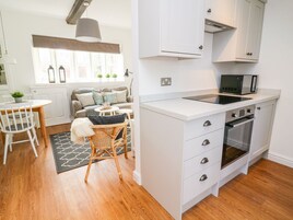 Refrigerador, placa de cocina, lavavajillas, tetera/pava eléctrica