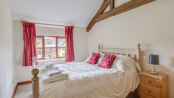 Cottage | 4 bedrooms, individually decorated, individually furnished, free WiFi