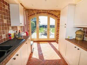 Cottage | Private kitchen | Dishwasher, cookware/dishes/utensils - Owl's Roost (Alford)