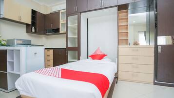 Family Suite | 1 bedroom, desk, free WiFi, bed sheets