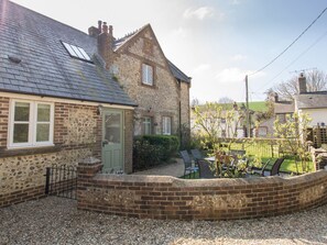 Cottage | Property grounds - The Old School House (Dorchester)