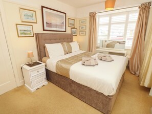 Cottage | 3 bedrooms, individually decorated, individually furnished, free WiFi - 32 Cranleigh Close (Bournemouth)