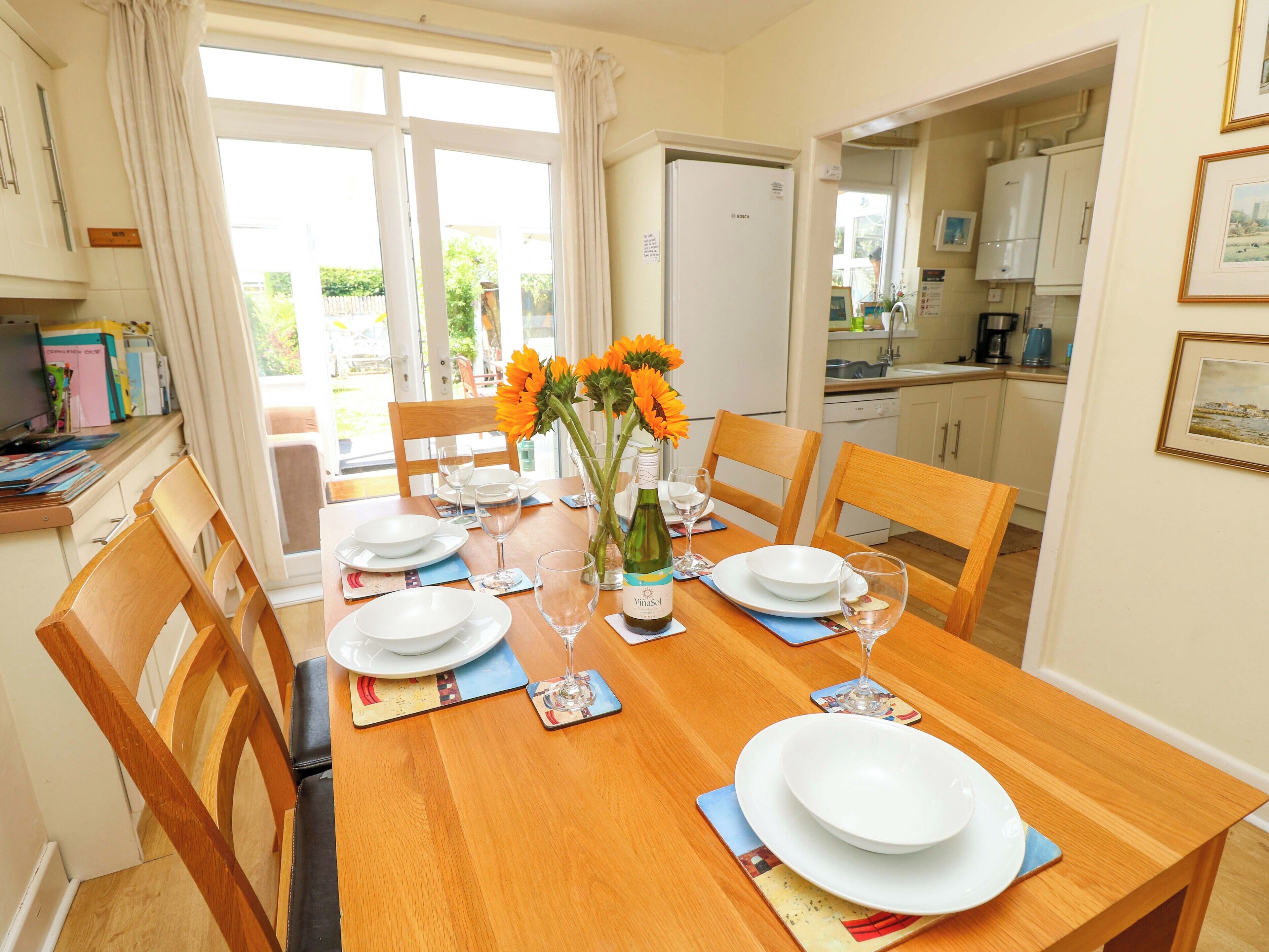 Cottage | Dining