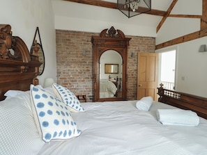 Cottage | 4 bedrooms, individually decorated, individually furnished, free WiFi