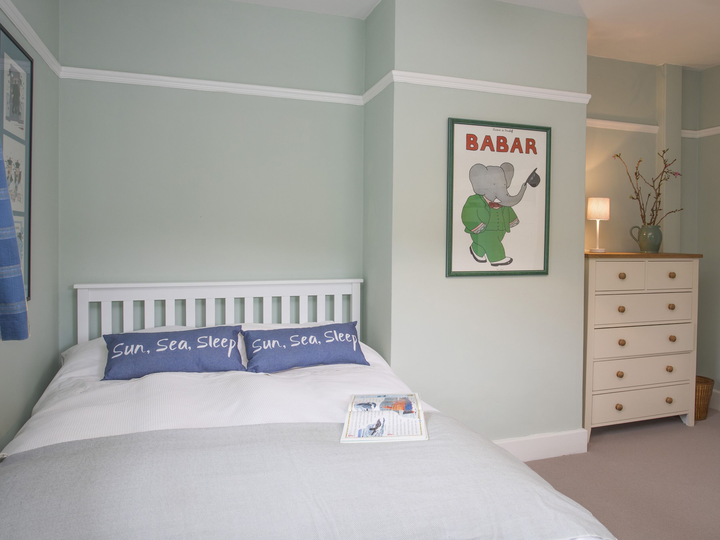 4 habitaciones, decoración personalizada y muebles diferentes 