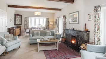 Ferienhaus | Wohnzimmer | Fernseher, DVD-Player, Bücher