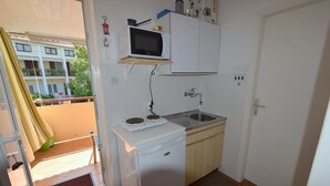 Studio (70 – desni) | Private kitchenette - Studios Zorka (Malinska-Dubasnica)