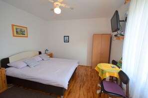 Studio (70 – desni)