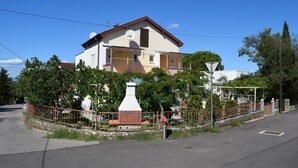Front of property - Studios Zorka (Malinska-Dubasnica)