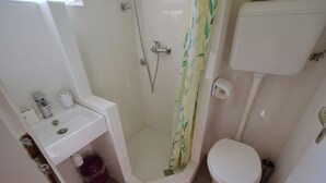 Studio (70 – desni) | Bathroom - Studios Zorka (Malinska-Dubasnica)