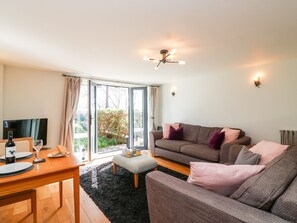 Cottage | Living area - Admiral's Retreat (Weymouth)