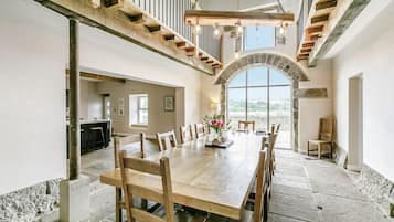 Cottage | Interior