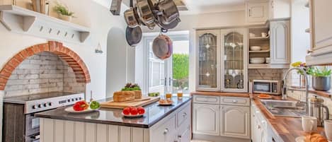 Casa de campo | Cozinha privada | Micro-ondas, cooktop, lava-louças, chaleira elétrica