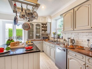 Casa de campo | Cozinha privada | Micro-ondas, cooktop, lava-louças, chaleira elétrica