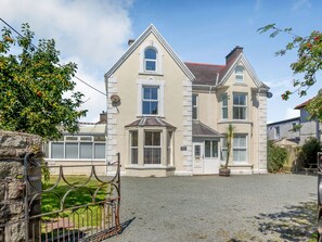 Exterior - Bryn Rhosyn (Pwllheli)
