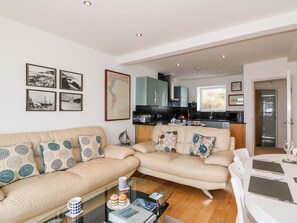 Cottage | Interior - The View (Portland)
