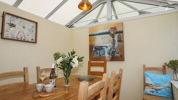 Cottage | Dining