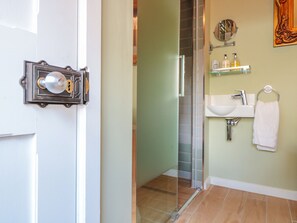 Cottage | Badkamer | Een douche
