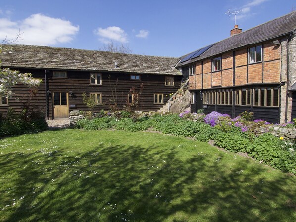 المنشأة من الخارج