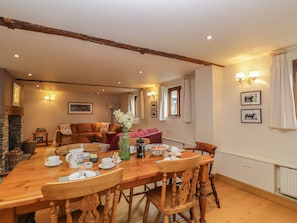 Cottage | Privékeuken | Kookgerei, borden en bestek