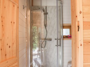 Cottage | Bathroom | Shower - Dingle Den (Hereford)