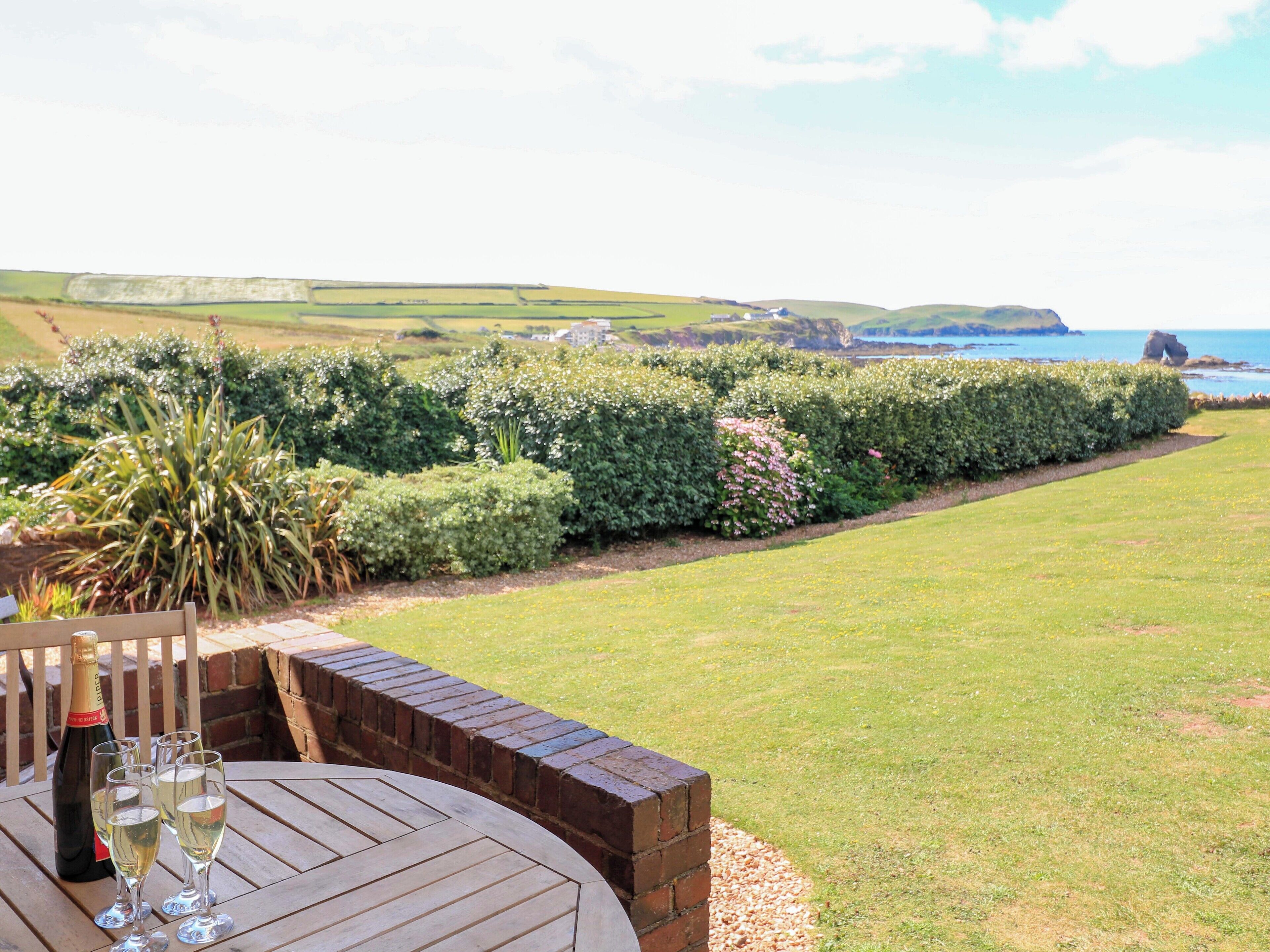 Cottage | Outdoor dining